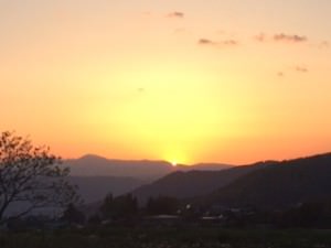山の夕日
